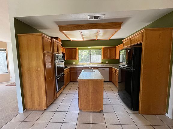3rd image of 541 Luneta Dr