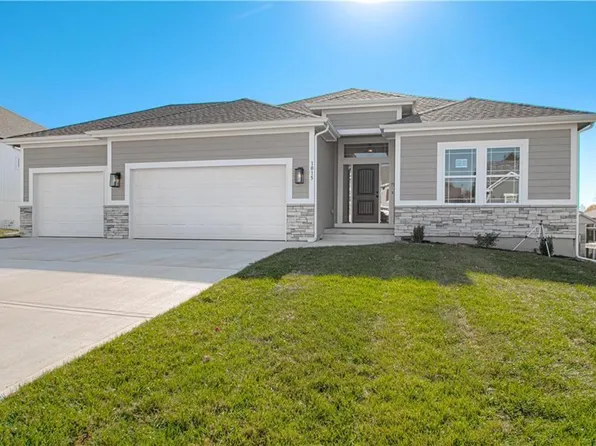 1015 Poplar Ln, Liberty, MO 64068