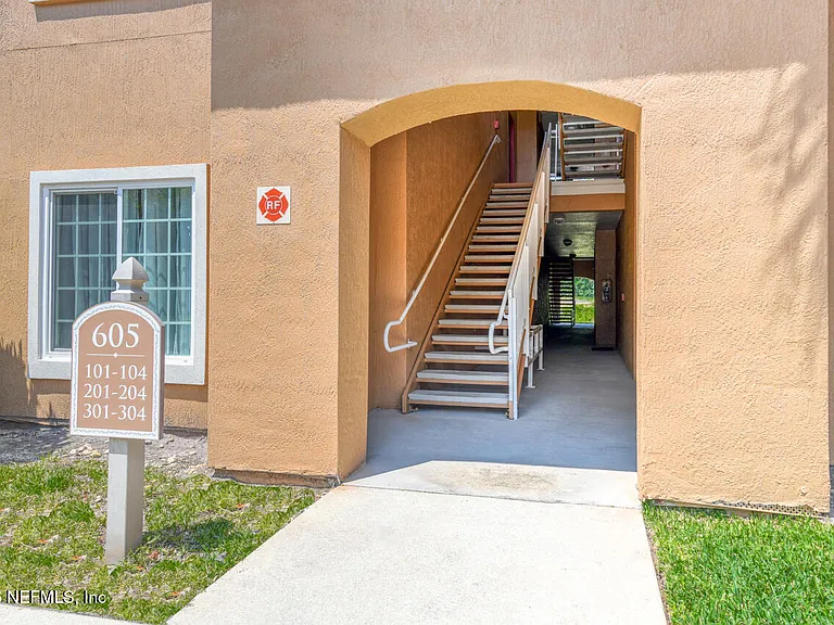 605 Fairway Dr #203 — Photo 5