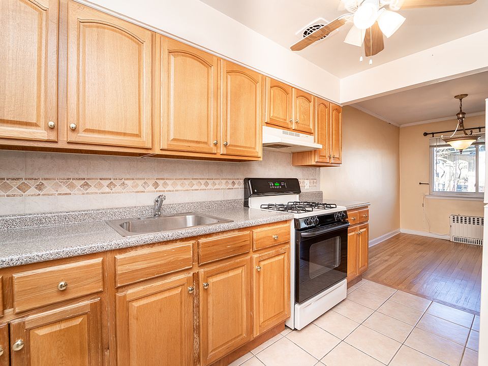 1st image of 21-04 Hoyt Ave S #3A