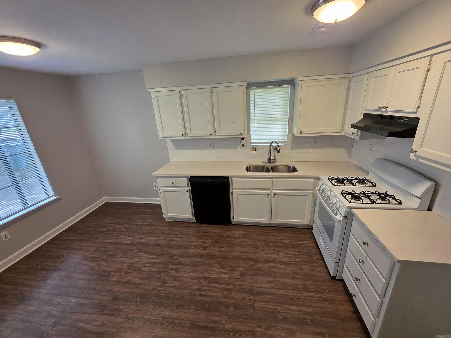 3 bed, 1.5 bath, 1024 sqft, $1,250 — Photo 3