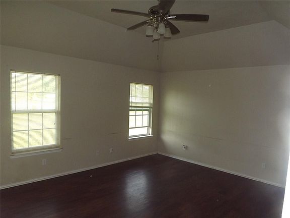 2nd image of 503 Pecan St