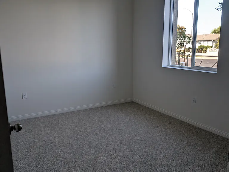 2430 E Lincoln Ave #6 — Photo 3