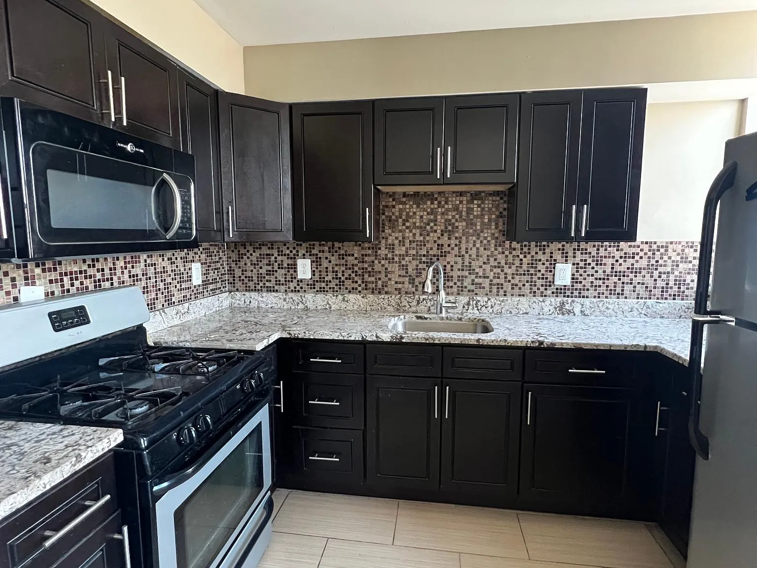 3 bed, 1.5 bath, $1,500 — Photo 1
