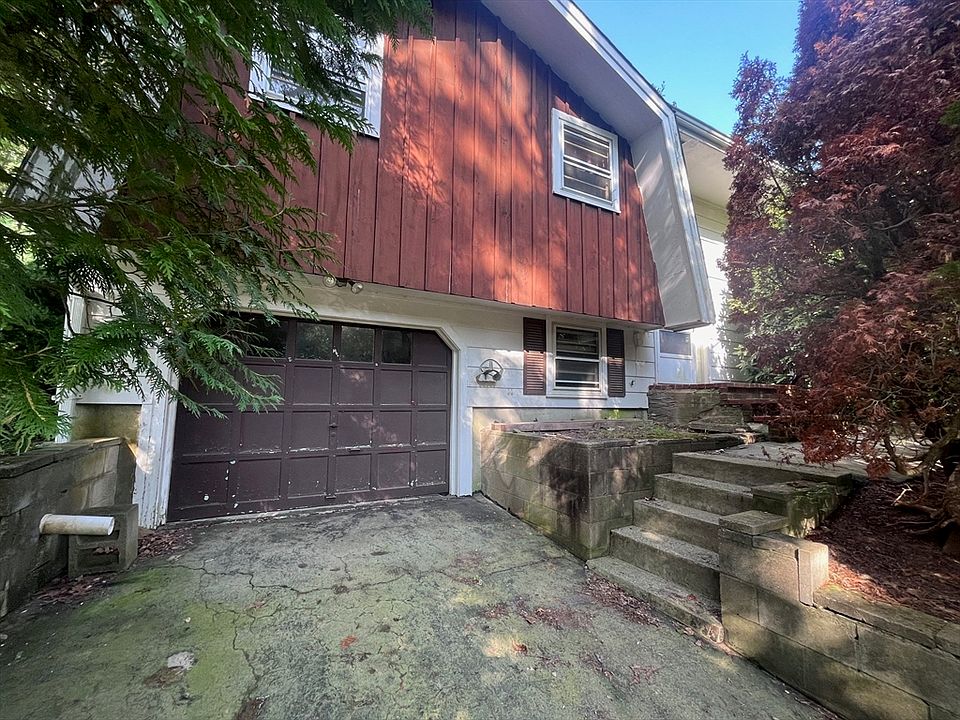 2nd image of 18 Saddleback Hill Rd