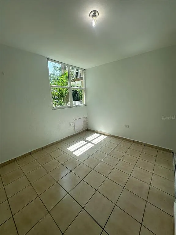 3 bed, 1.0 bath, 786 sqft, $1,000 — Photo 3