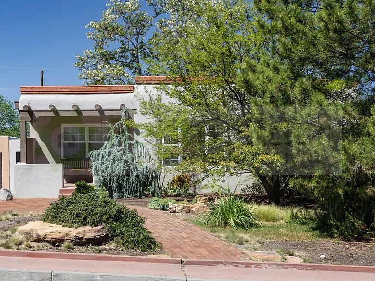 411 Wellesley Dr SE #A — Photo 2