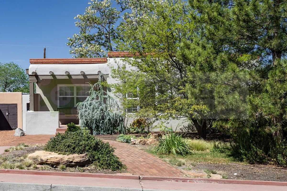Building Photo - 411 Wellesley Dr SE #A