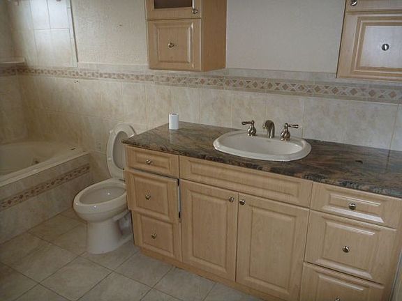 5th image of 7502 NW 73rd Ave