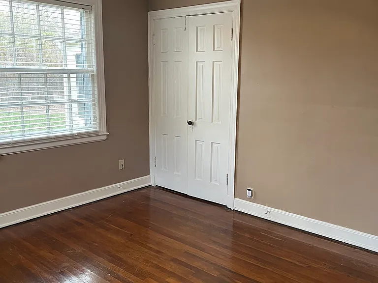 1832 Netherwood Ave — Photo 22
