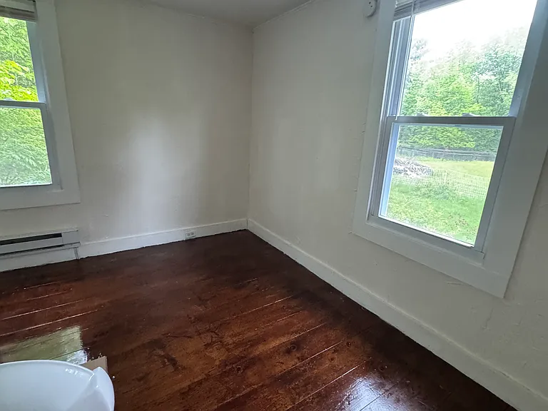 422 Mill Rd — Photo 5