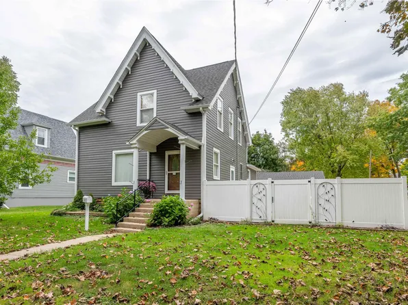 411 S 6th St, Oregon, IL 61061