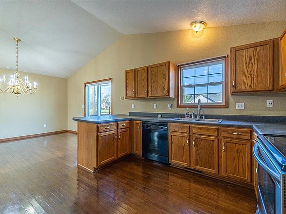 5th image of 1241 Howard Dr