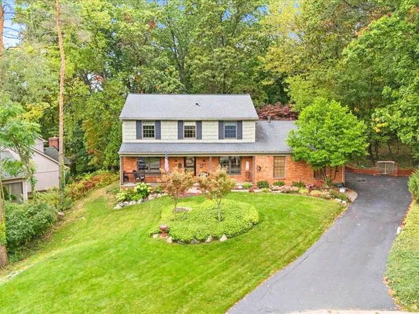 8291 Fawn Valley Cir, Clarkston, MI 48348