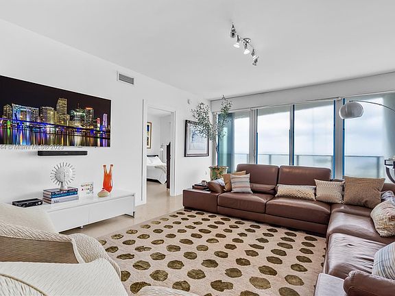 5th image of 2627 Bayshore Dr #1406