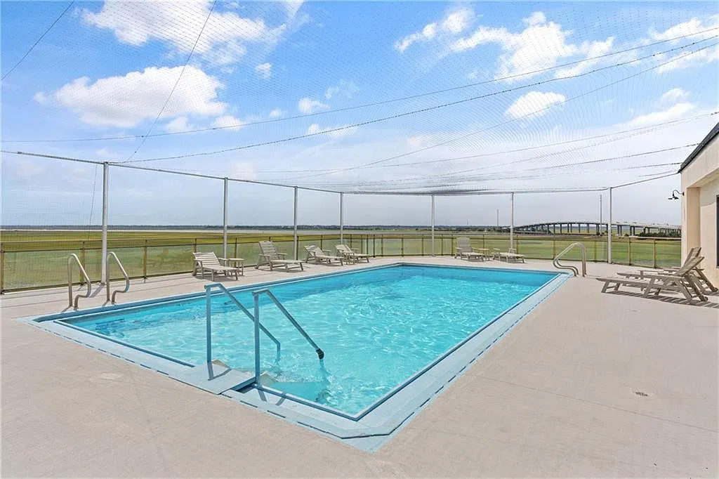 1 bed, 1.0 bath, 650 sqft, $1,400 — Photo 2