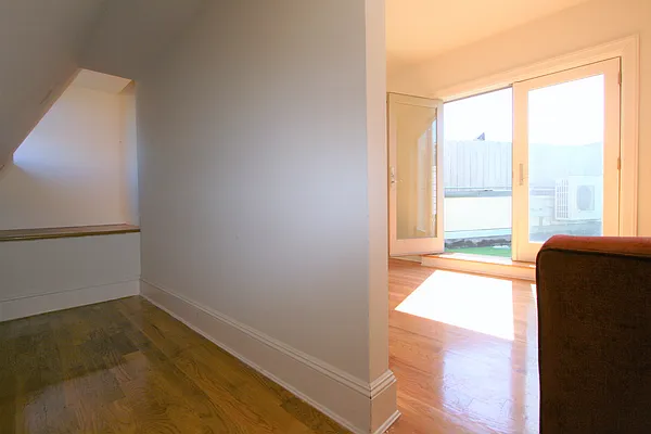 Rented by R New York | media 22