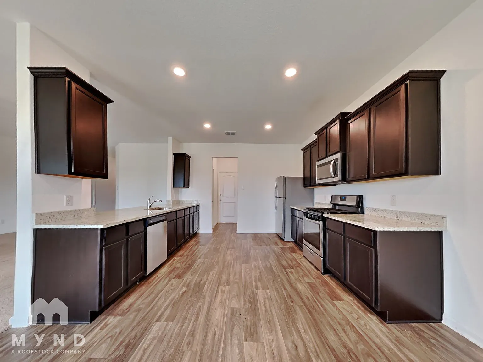 4 bed, 2.5 bath, 2356 sqft, $1,845 — Photo 3