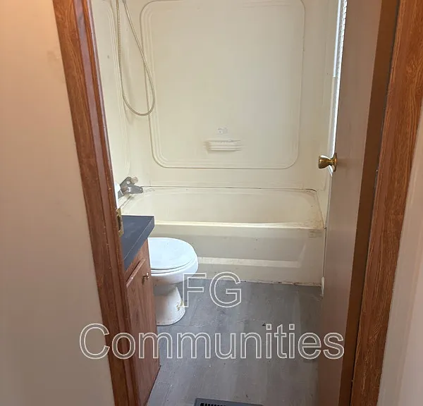 1726 Suburban Dr #25 — Photo 5