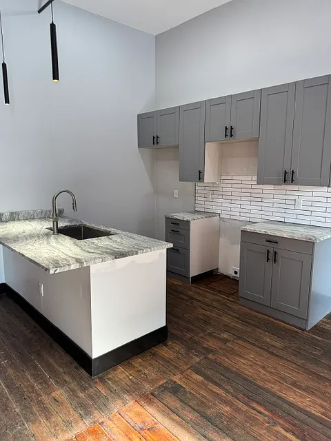 907 N Superior St — Photo 2