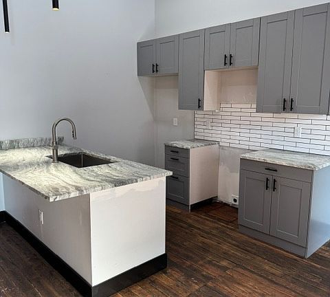 3rd image of 907 N Superior St #101