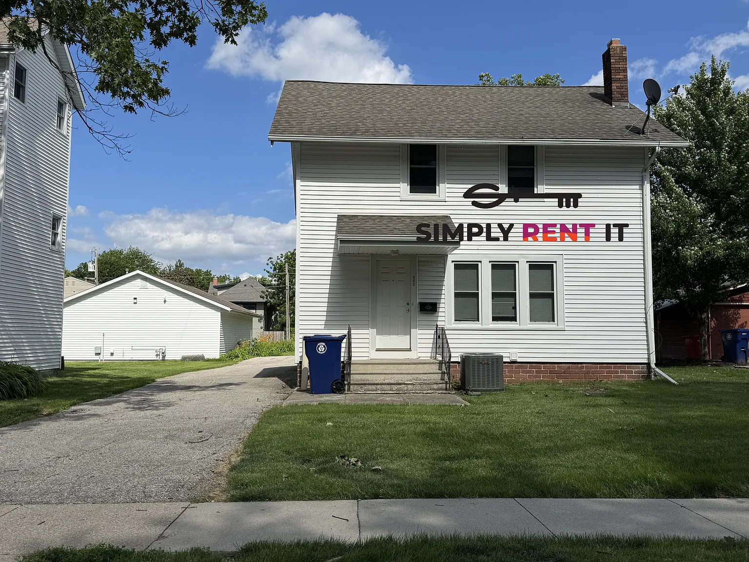 Large 3 Bedroom | On Campus | Free parking | Signing Bonus! — Photo 2