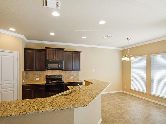 4th image of 5627 Blackstone Dr