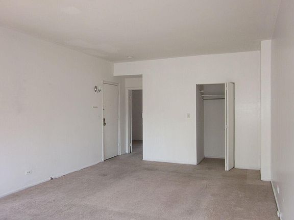 3rd image of 1026 W Ainslie St #2