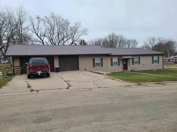 208 Locust St, Strawberry Point, IA 52076