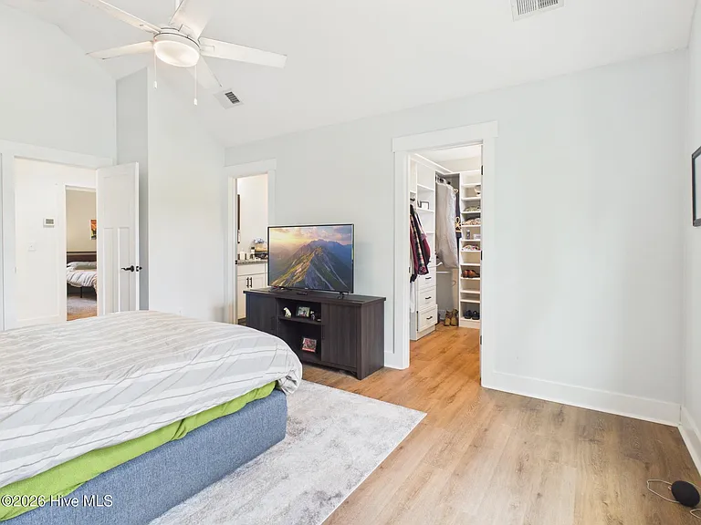 460 Clark St — Photo 22