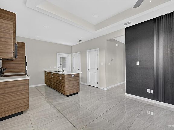 5th image of 601 Coves Ln #4