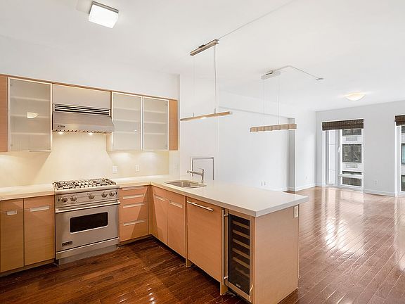 3rd image of 303 E 77th St APT 6B