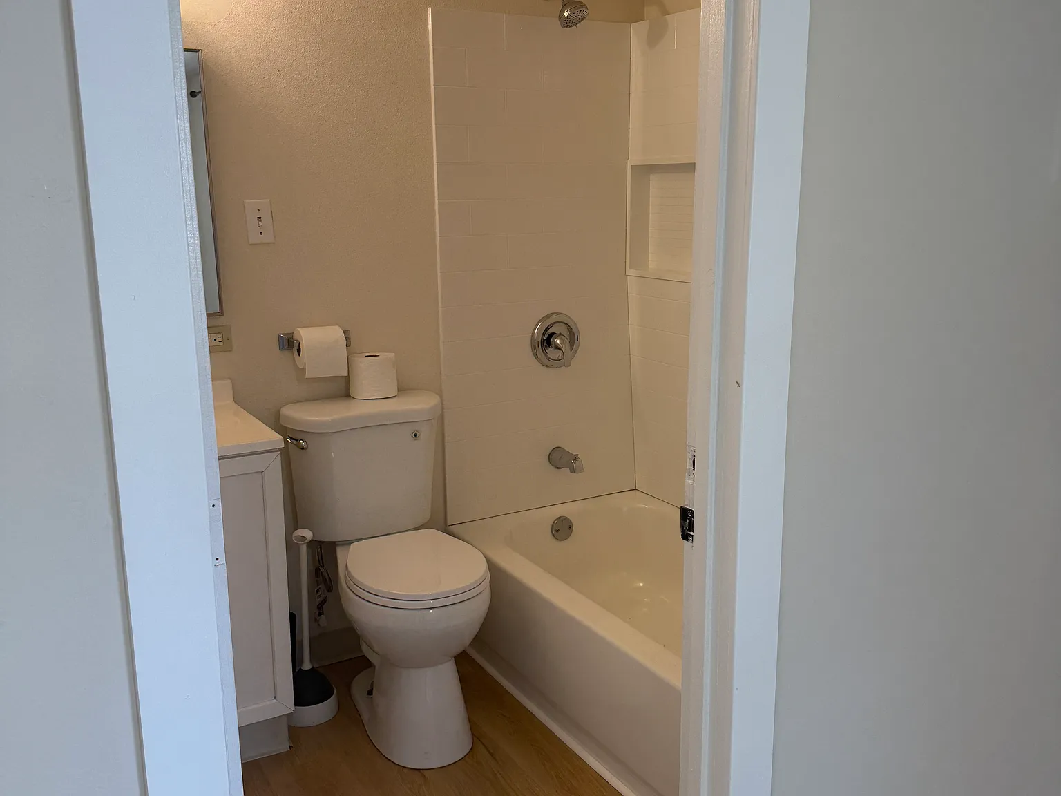 1 bed, 800 sqft, $1,270 — Photo 3
