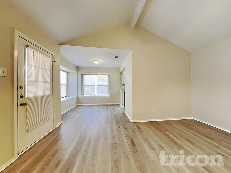 711 Darnel Dr — Photo 3