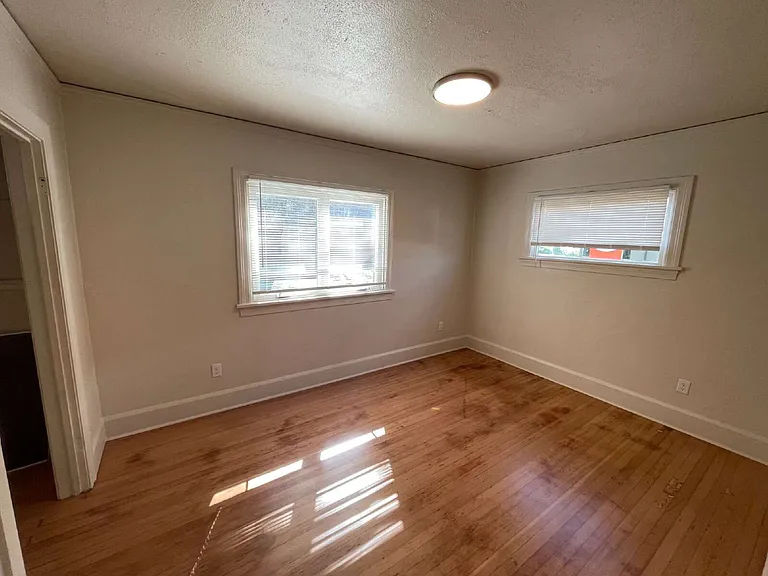 1648 Pearl St — Photo 10