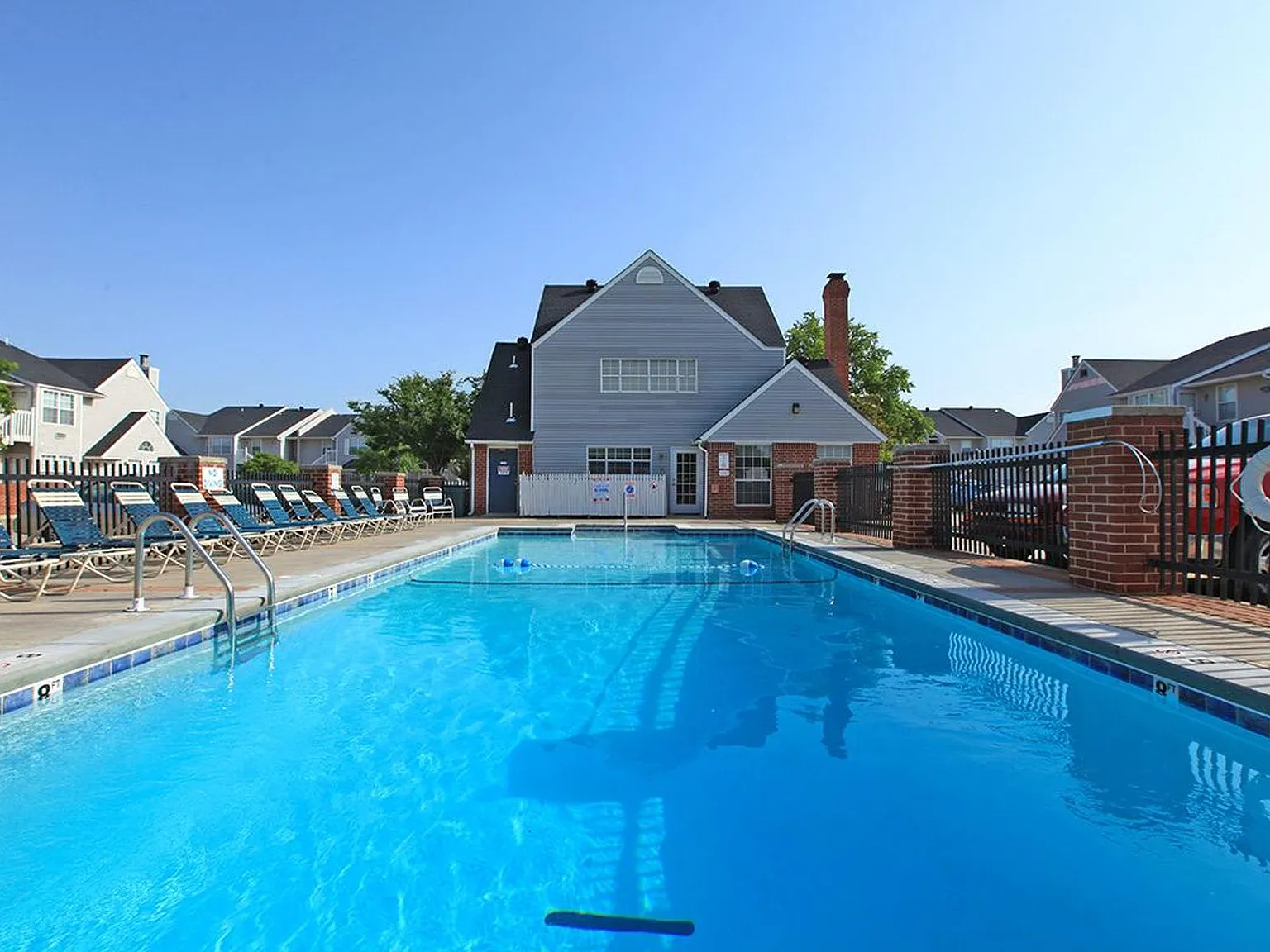 Cape Cod Apartments — Photo 3