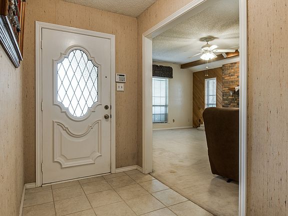 3rd image of 1889 Hilltop Dr