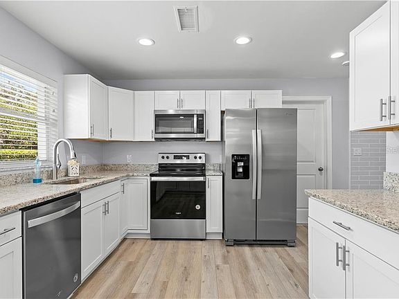 2nd image of 15516 Timberline Dr