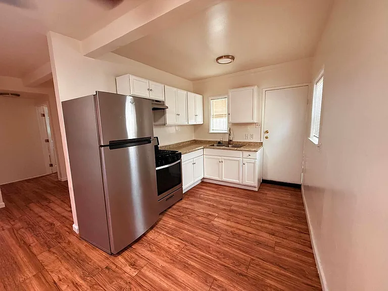 1109 Cherry Ave — Photo 8