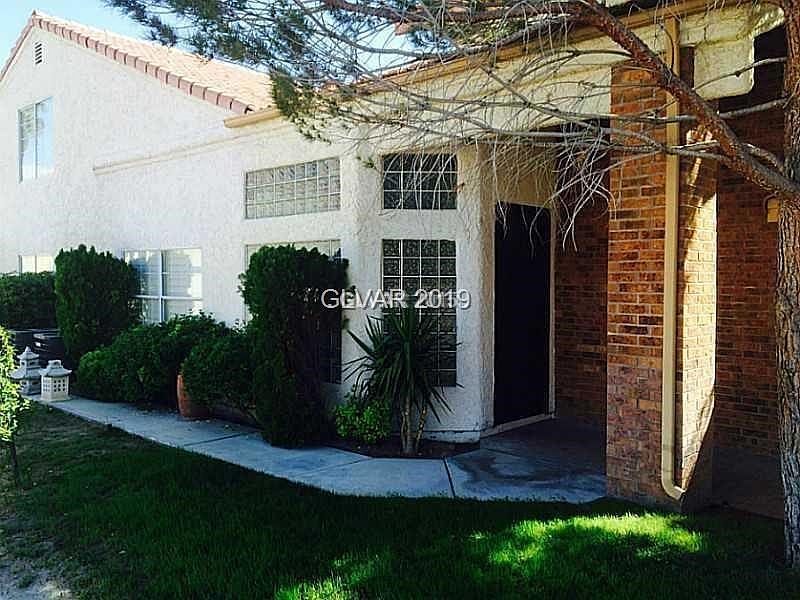 2nd image of 2822 Queens Courtyard Dr