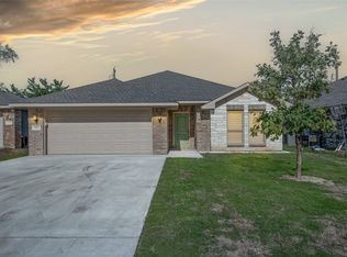 112 Westview Dr, Mabank, TX 75156