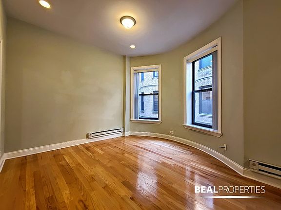 3rd image of 1216 N Dearborn St #A1