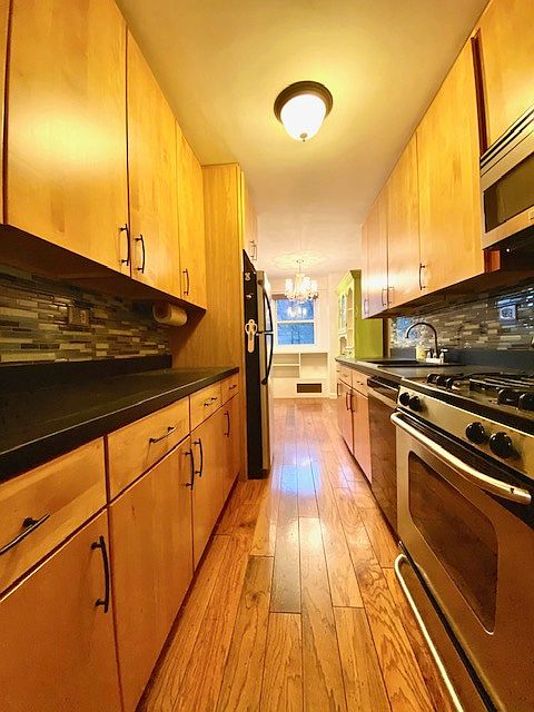 1st image of 191 Willoughby St APT 5H