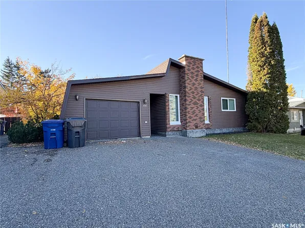 64 Dunfield Crescent, Meadow Lake, SK S9X 1C4