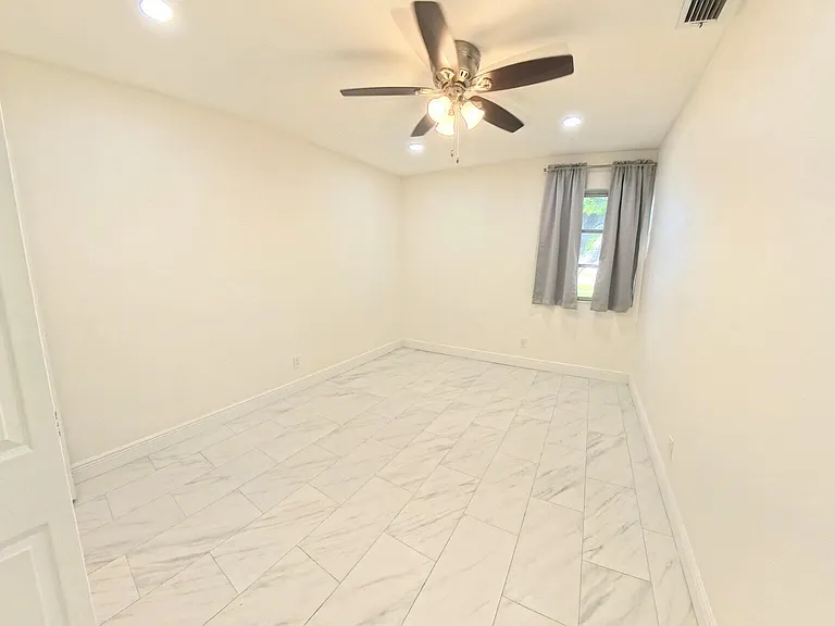 341 Henthorne Dr — Photo 14