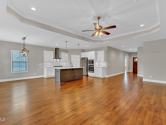 3rd image of 523 Gardenia Dr