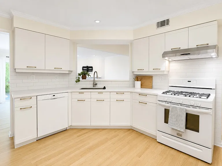 28 Aberdeen Dr — Photo 4
