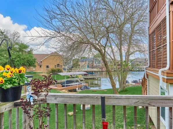 122 Harbour Town Ct, Montgomery, TX 77356