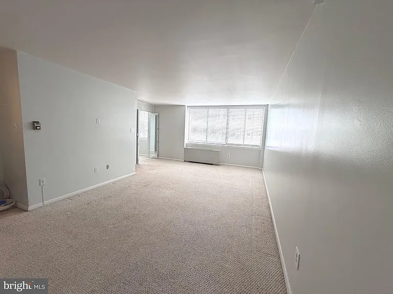 4390 Lorcom Ln #404 — Photo 3