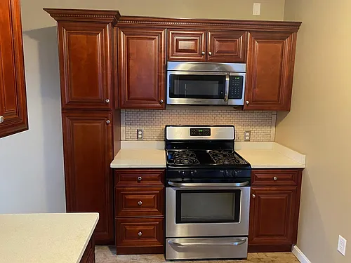 17 Whitman Ave #2R Photo 1 17 Whitman Ave #2R Photo 1